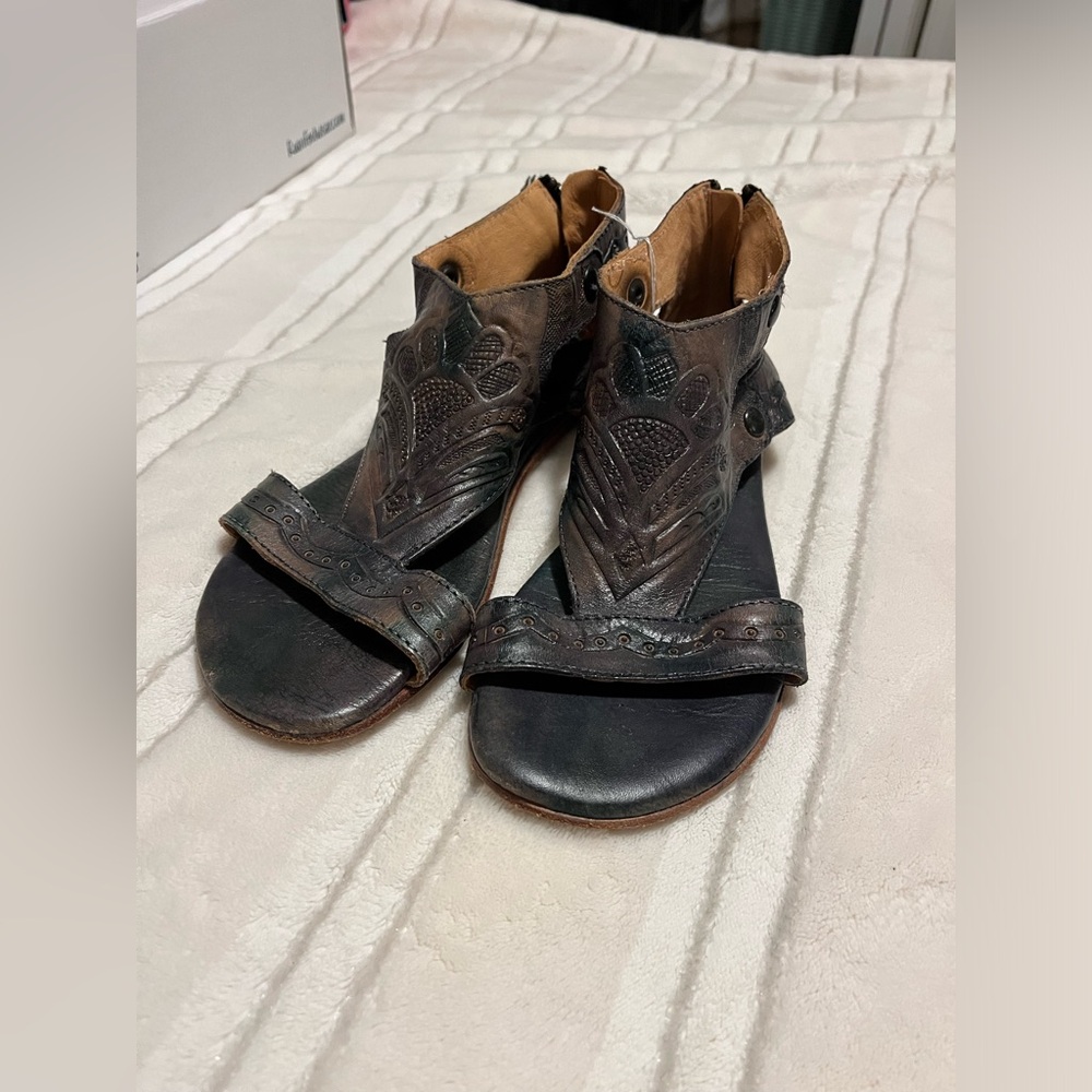 Bedstu sandals size 6